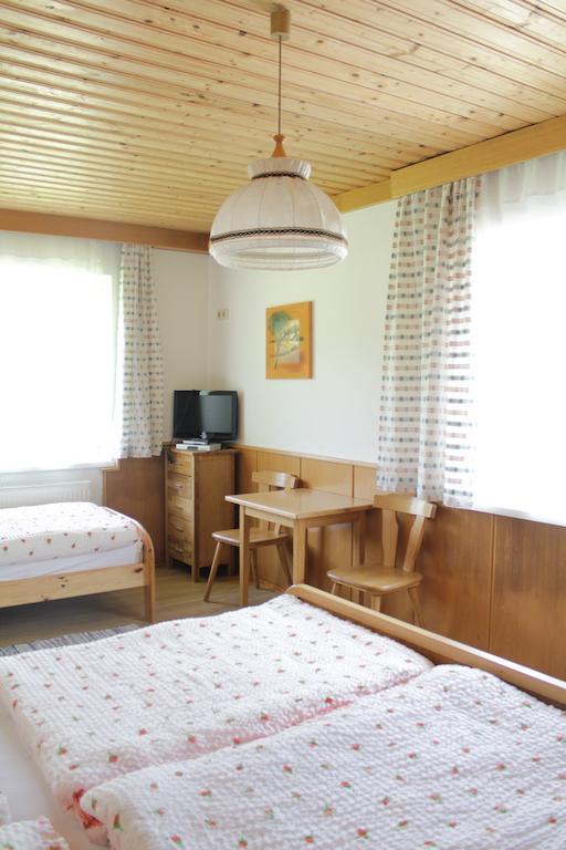 Gasthof Zum Heiligen Nikolaus Haibach ob der Donau Chambre photo